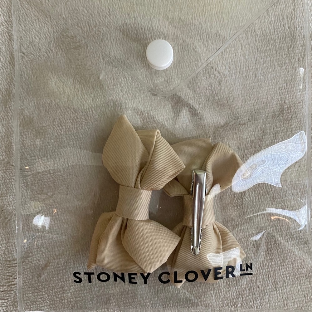 NWT Stoney Clover Sand Mini Bows